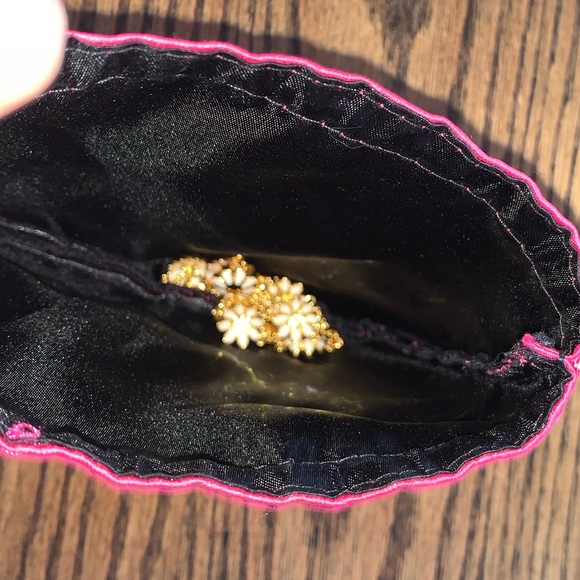 Juicy couture gold and white enamel daisy necklace - Picture 6 of 6